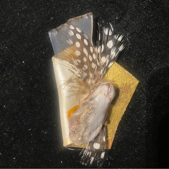 Handcrafted Feathers and stone brooch - Picture 1 of 5